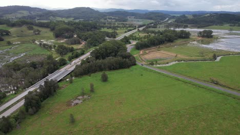 M1-Pacific-Motorway-Und-Watty-Bishop-Road-In-Tanglewood,-New-South-Wales,-Australien