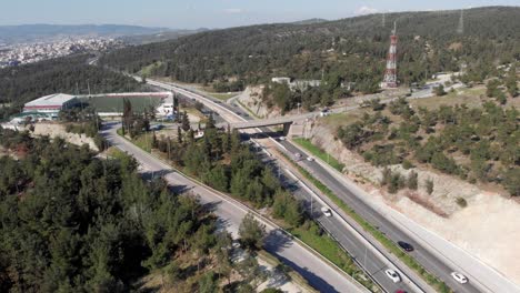 Vista-Aérea-En-órbita-Del-Nuevo-Paso-Elevado-De-La-Carretera-De-Circunvalación-En-El-Día-De-Tesalónica,-Grecia