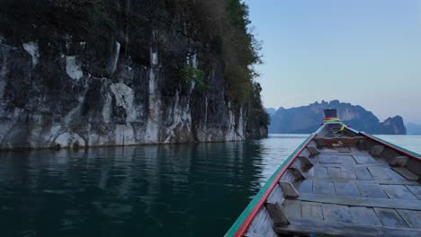 Boat-Ride-in-Khao-Sok,-Limestone-Cliffs,-Thailand
