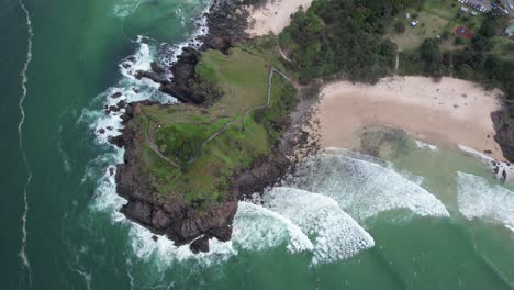 Aussichtspunkt-Auf-Der-Landzunge-Norries-Mit-Bucht---Surfen-Am-Cabarita-Beach-In-NSW,-Australien