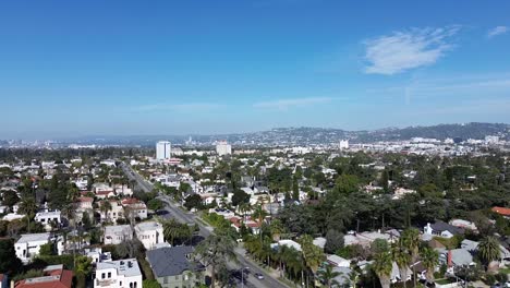 Empuje-Aéreo-En-Un-Dron-Sobre-El-Barrio-De-Larchmont