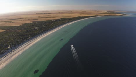 Aerial-drone-view-of-the-coast-of-Yorke-Peninsula,-South-Australia