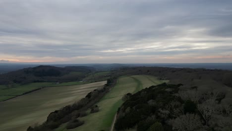 Surrey-Von-Oben:-Dämmerungsschwenk-über-Newlands-Corner