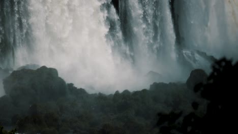 Powerful-Water-Stream-Falls-Down-The-Cliffs,-Iguazu-Waterfalls-In-Argentina-And-Brazil-Border