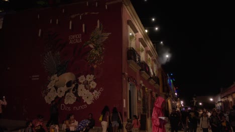 Calles-Del-Centro-Histórico-De-Oaxaca-Adornadas-Con-Motivos-Del-Día-De-Muertos.