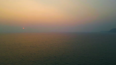 Dramatischer-Sonnenuntergang-über-Cola-Beach-Goa-Indien-4k-Drohne