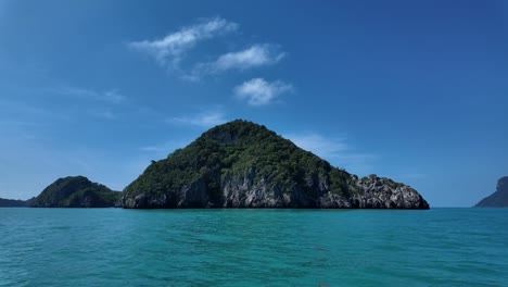 Observing-Mu-Ko-Ang-Thong-National-Marine-Park,-Thailand,-during-a-sunlit-day-from-a-drifting-boat-atop-the-water,-encapsulating-the-essence-of-travel-and-leisure