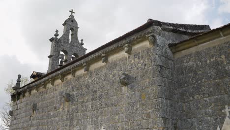 Glockenturm-Der-Kirche-San-Juan-De-Cortegada,-Spanien
