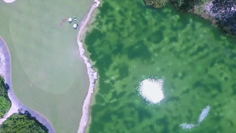 Hermosas-Vistas-Desde-Un-Dron-Del-Campo-De-Golf-En-La-Riviera-Maya,-Yucatán,-México