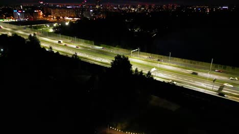 Vista-Aérea-De-La-Ciudad-De-Katowice-Por-La-Noche.