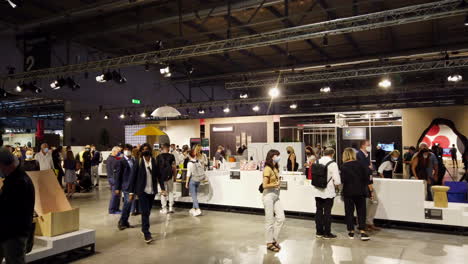 Milán,-Italia---5-De-Septiembre-De-2021---Día-De-Inauguración-De-La-Feria-Internacional-De-Diseño-Supersalone,-Salone-Del-Mobile,-En-Rho-Fiera,-En-Milán