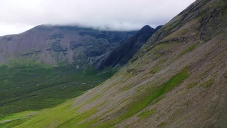 Montañas-En-La-Isla-De-Skye,-Tierras-Altas-De-Escocia,-Escocia,-Reino-Unido