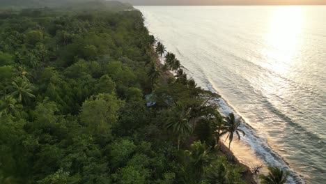 Sonnenuntergang-Am-Abgeschiedenen-Strand-Playa-Mecana-In-Der-Nähe-Von-Bahía-Solano-Im-Departement-Chocó-An-Der-Pazifikküste-Kolumbiens