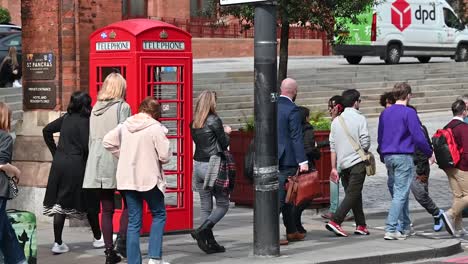 Red-Telephone-Box-outside-St-Pancras-Renaissance-Hotel-London,-United-Kingdom