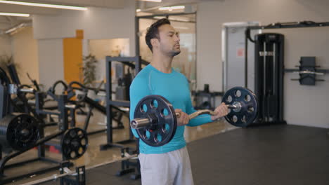 Fit-French-Man-Doing-Barbell-Bicep-Curls,-Building-A-Bigger-Biceps-Brachii-Muscle-As-Well-As-The-Brachialis