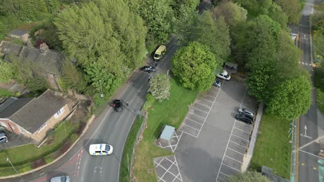 Redaktionelle-Luftaufnahmen-Von-Einem-Verkehrsunfall-Zwischen-Fahrern-Im-Vereinigten-Königreich