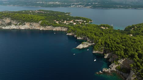 Isla-De-Kolocep---Complejos-Turísticos-De-Casas-De-Playa-En-Kalamota-En-El-Mar-Adriático,-Croacia