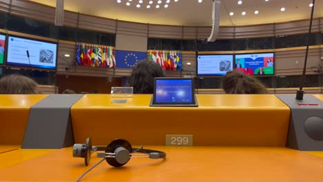 European-Parliament-debate-during-a-migration-policy-session