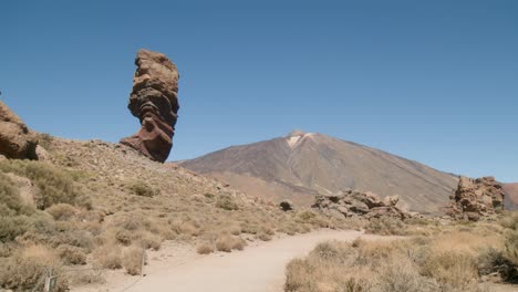Mount-Pico-del-Teide-behind-rocks-in-Los-Roques-de-Garcia,-Teide-National-Park-on-Tenerife,-Canary-Islands-in-spring