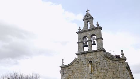 Fachada-De-La-Iglesia-De-San-Juan-De-Cortegada,-España.