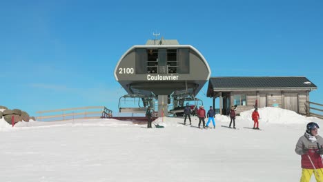 Sistema-De-Telesilla-Estación-De-Esquí-Coulouvrier-En-La-Región-De-Los-Alpes-Franceses-En-Flaine,-Francia