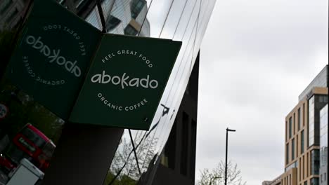abokado-Breakfast-and-Coffee-store,-London,-United-Kingdom