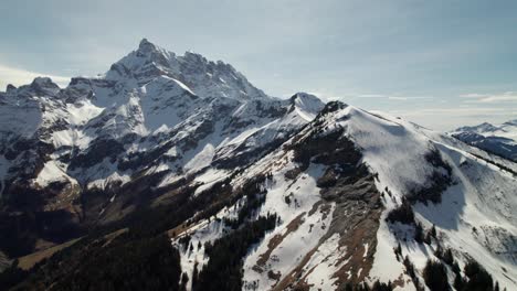 Montañas-Dent-De-Valère-En-Los-Alpes,-Monthey,-Suiza