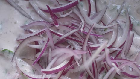 putting-onions-on-the-peruvian-ceviche