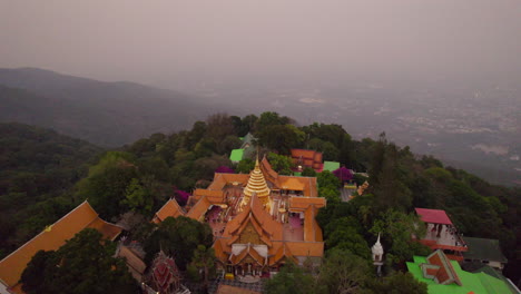 Buddhistischer-Heiliger-Tempel-Doi-Suthep-Bei-Sonnenuntergang