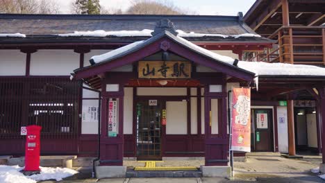 Yamadera-Bahnhof-Im-Winter,-Präfektur-Yamagata,-Japan