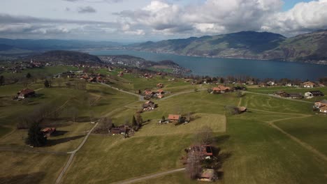 Clear-blue-water-of-Lake-Thun,-Haltenstrasse,-Aeschi-bei-Spiez,-Switzerland