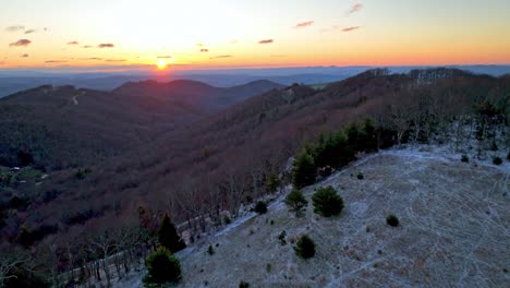 Sonnenaufgang-Am-Blue-Ridge-Mountain-In-Den-Appalachen-In-Der-Nähe-Von-Boone,-NC
