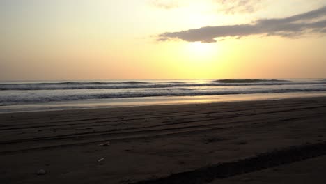 Wunderschöner-Sonnenuntergang-Am-Playa-Cuevita-In-Der-Nähe-Des-Dorfes-El-Valle-Im-Departement-Chocó-An-Der-Pazifikküste-Kolumbiens
