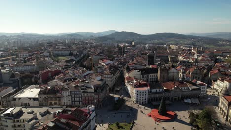 Volar-Sobre-El-Centro-De-La-Ciudad-De-Braga-Portugal-23