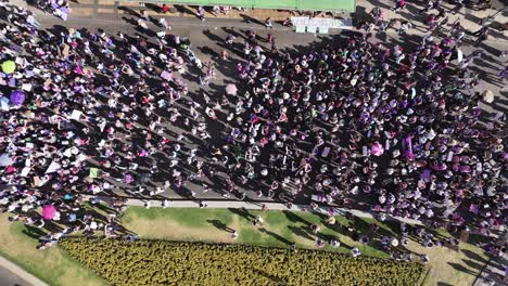 Drone-images-capture-the-Women's-Day-March-on-Reforma-Avenue,-a-powerful-symbol-of-hope-and-change