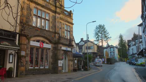 Pan-shot-Windermere-town-center-in-the-lake-district-region---Bowness-on-Windermere-town,-England