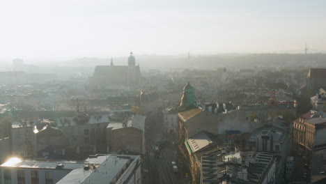 Niebla,-Mañana-De-Otoño-Sobre-El-Casco-Antiguo,-Kazimierz-Y-El-Distrito-De-Stradom-En-Cracovia.