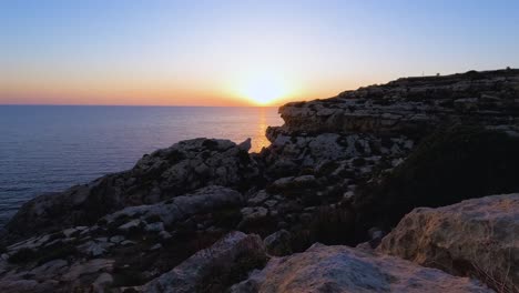 Expansive-sea-cliffs-frame-a-stunning-sunset-in-this-wide-angle-time-lapse