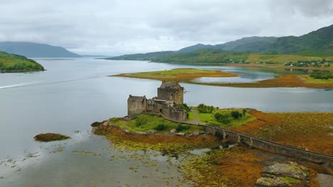 Famous-Castle-Eilean-Donan-in-Scotland