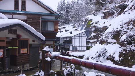 Panorámica-Lenta-Hacia-La-Derecha-En-Un-Día-De-Invierno-En-Japón