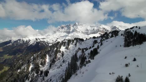 Montañas-Dents-Du-Midi-En-Los-Alpes-Suizos,-Antena-4k