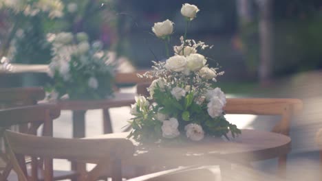 Beautiful-table-decoration-with-flowers-for-the-wedding-reception