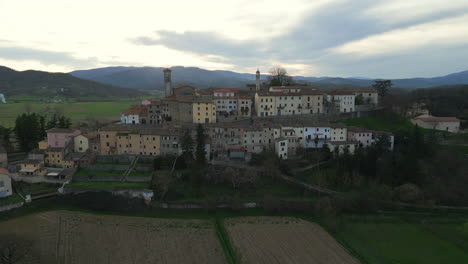 Monterchi:-Malerische-Toskanische-Postkarte-Im-Abendrot-In-Der-Provinz-Arezzo,-Italien