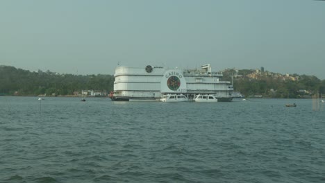 Big-Daddy,-Asia's-largest-floating-casino,-a-stunning-marvel-of-entertainment-and-luxury