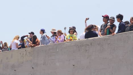 Many-people-observing-the-solar-eclipse-in-Ciudad-Universitaria-April-2024
