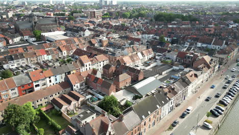 Luftaufnahme-Des-Kanals-Und-Des-Verkehrs-Durch-Die-Stadt-Gent-Zeigt-Das-Historische-Stadtzentrum