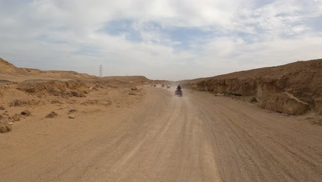 Quad-Fahren-Auf-Safari-Wüste-In-Marsa-Alam,-Ägypten