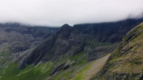 Cloudy-Bruach-na-Frìthe-Mountain-on-Isle-of-Skye,-Scottish-Highlands,-Scotland,-United-Kingdom