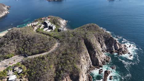 Scenic-view-of-cliffs-and-mountains-with-luxury-residences-perched-atop-in-Huatulco,-Oaxaca,-Mexico
