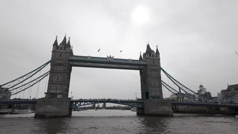 Black-And-White-View-of-Tower-Bridge-Across-River-Thames-In-London,-UK